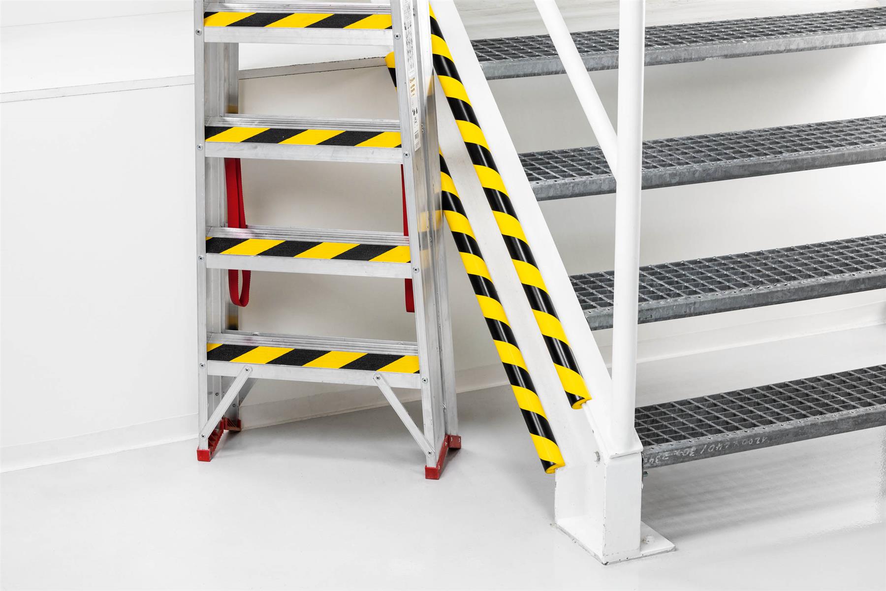 Durable Clamp On Warning Edge Impact Protection Profiles E8R | 1 Metre