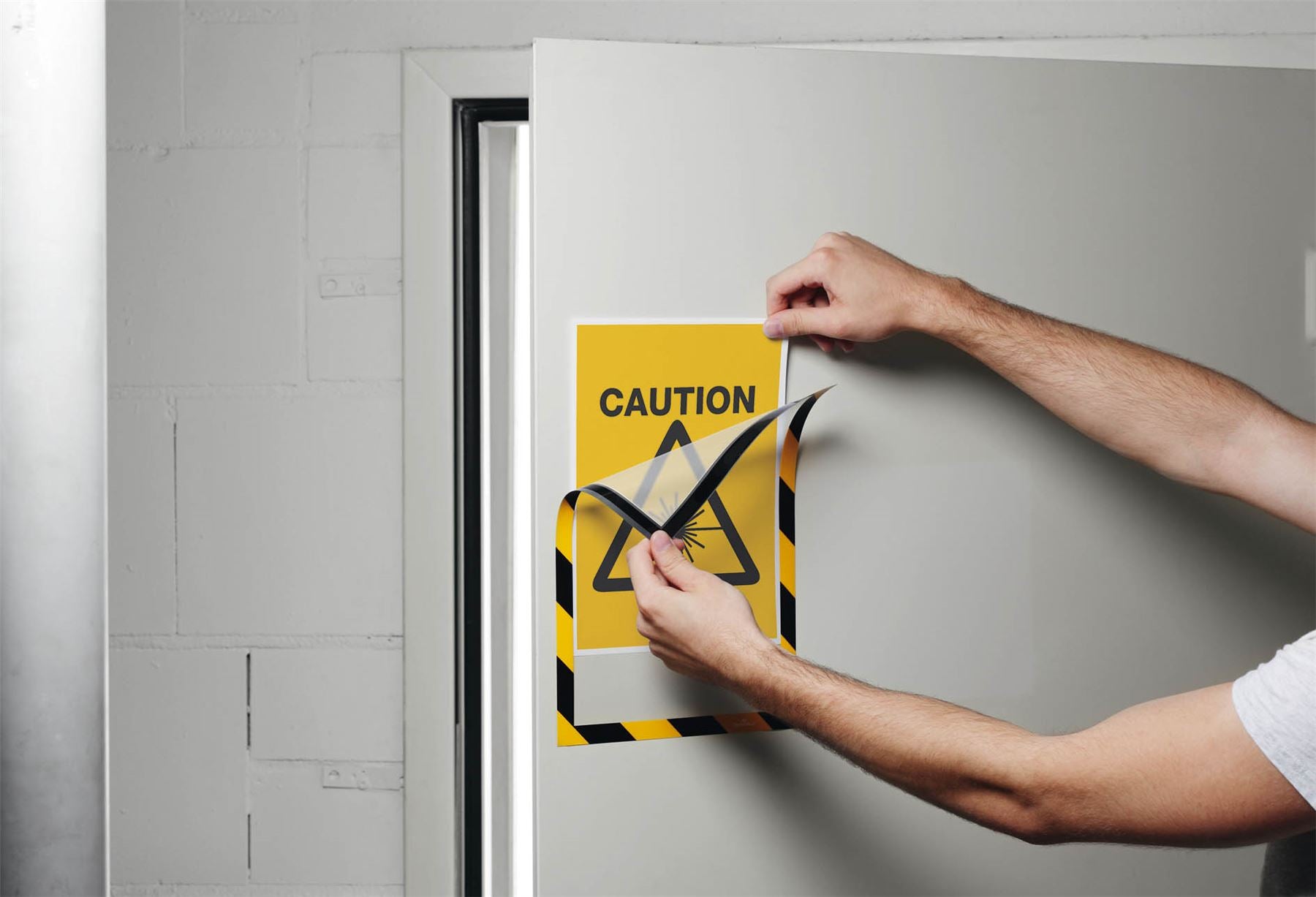 Durable DURAFRAME Magnetic Signage Hazard Frame | 5 Pack | A4 Yellow & Black