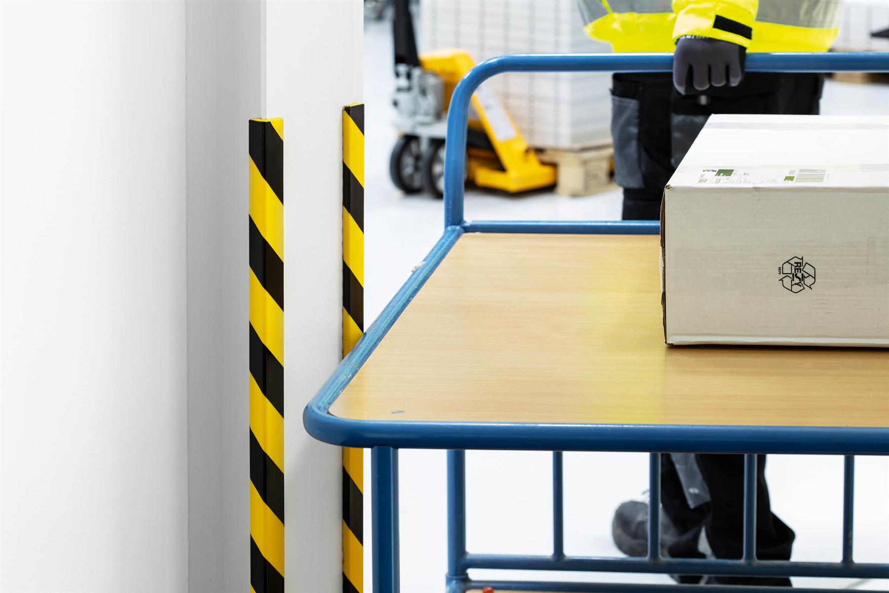 Durable Adhesive Warning Edge Impact Protection Profiles E8 | 1 Metre