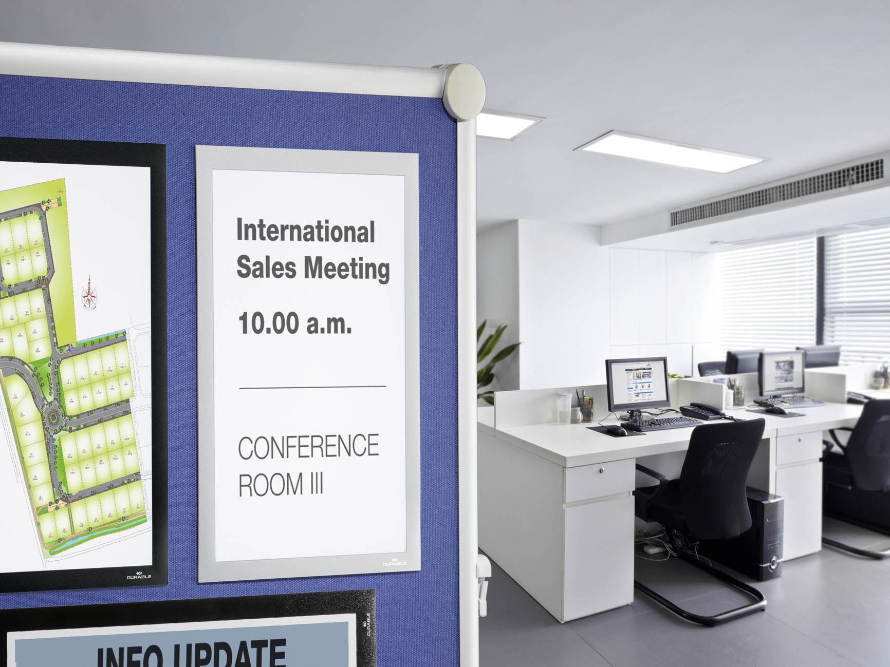 Durable DURAFRAME GRIP Fabric Adhesive Magnetic Signage Frame | A4 | Silver