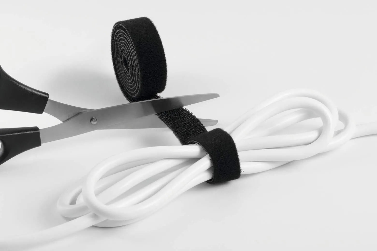 Showing Durable UK's Durable CAVOLINE Hook and Loop Tape Cable Straps Roll Ties | 100 x 1cm Black, available as SKU 503101 with EAN 4005546991146.