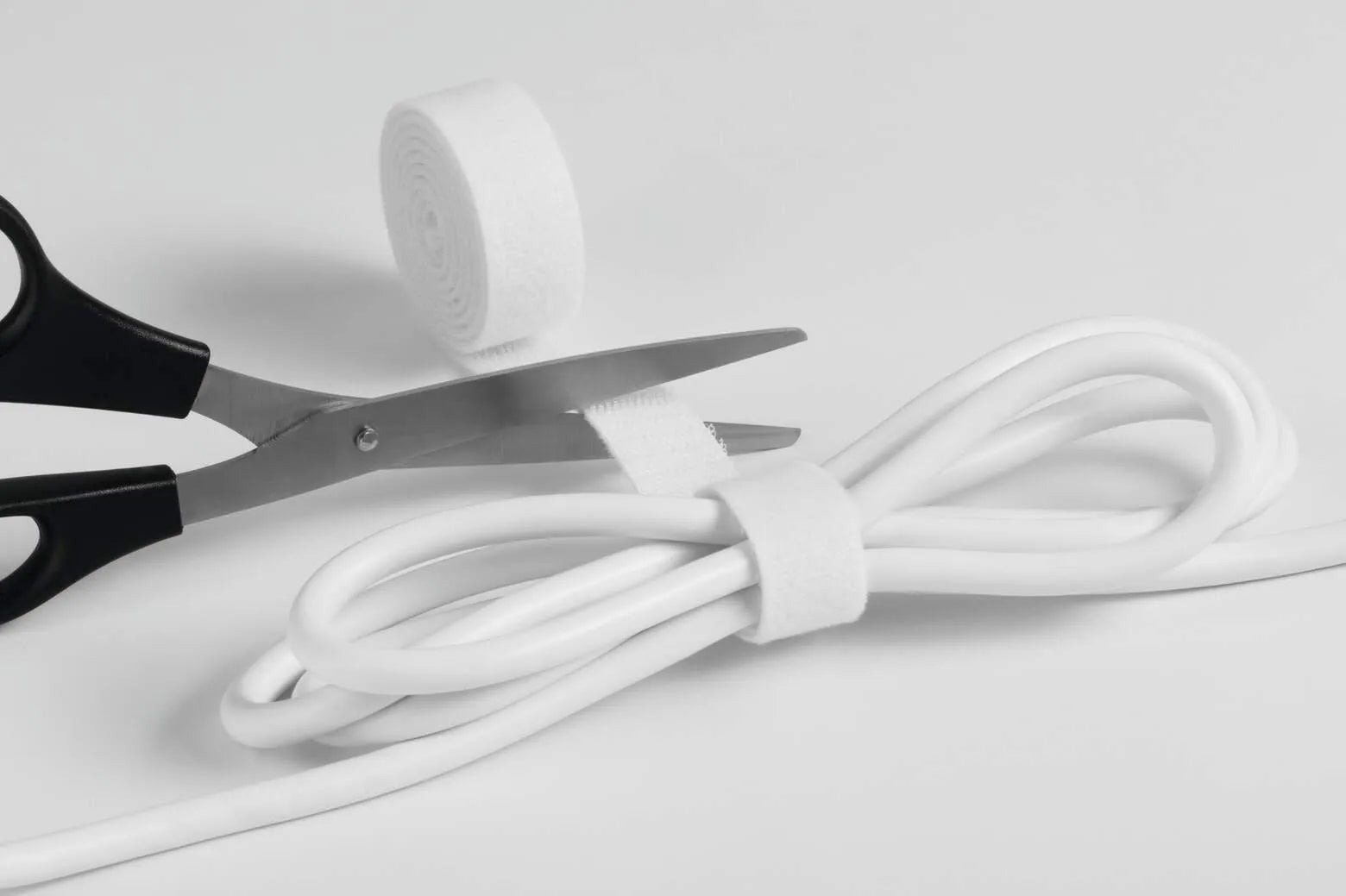 Showing Durable UK's Durable CAVOLINE Hook and Loop Tape Cable Straps Tidy Roll Ties | 1m x 3cm White, available as SKU 503302 with EAN 4005546991269.